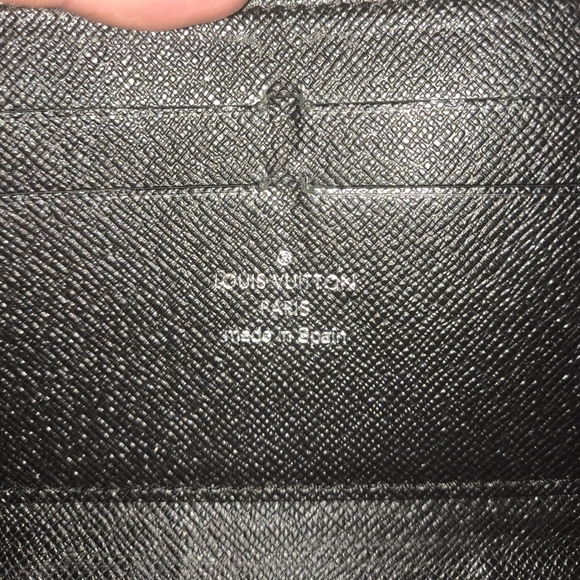 Louis Vuitton Wallet - Picture 10 of 10
